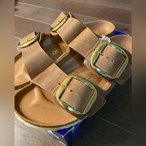 NWT Birkenstocks Arizona Big buckle
